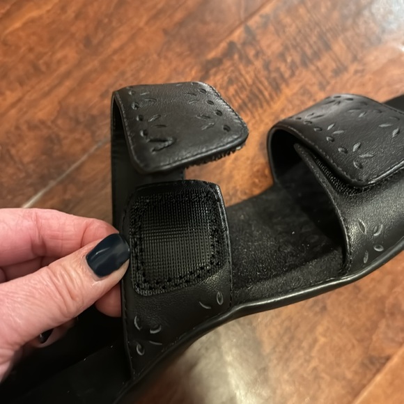 Vionic Sandals - Picture 4 of 4